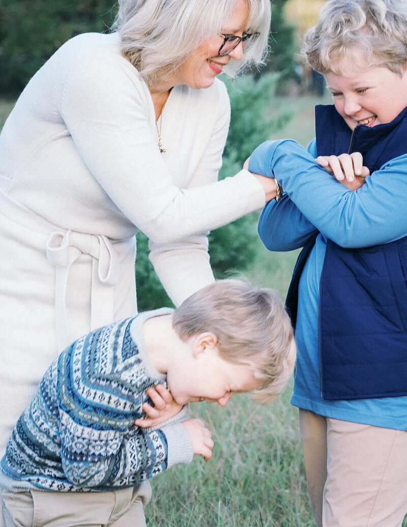 Photography by LV Hughes enjoying these fun family sessions. Serving Bainbridge, GA & Tallahassee, FL.