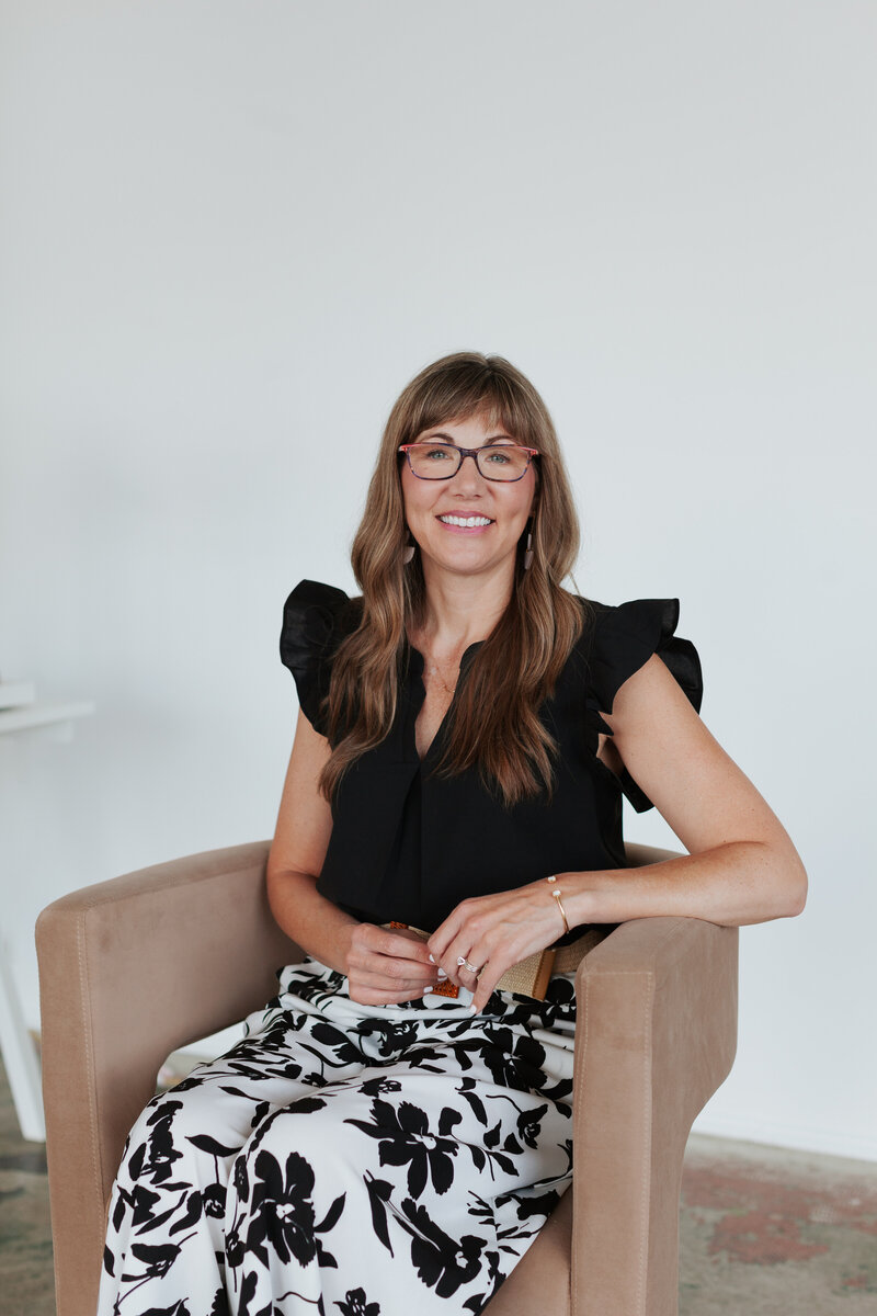 interior-designer-seated-portrait-for-brand-session-the-frame-charlotte