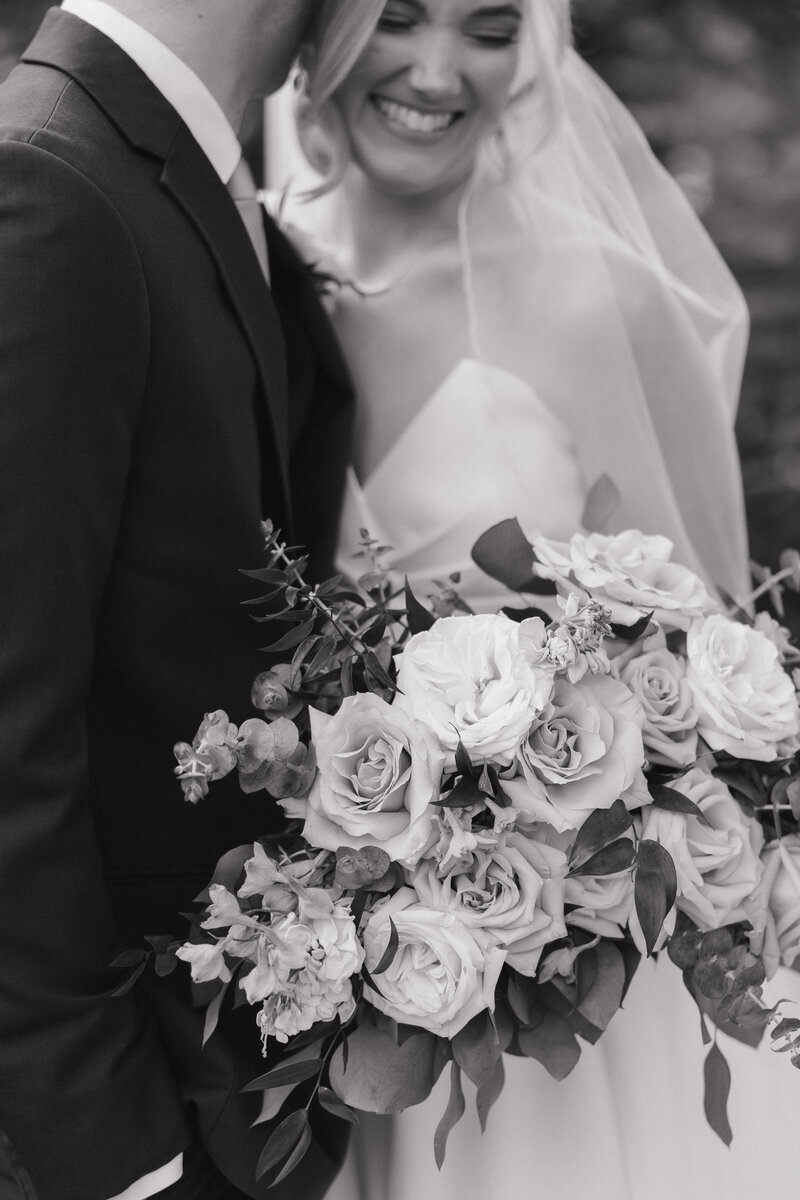 Best Indianapolis wedding & engagement photographer bride bouquet