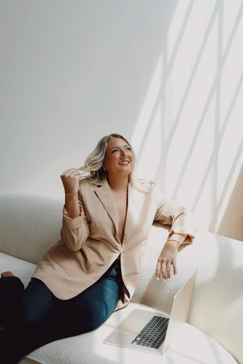 An aesthetic image of a woman looking up optimistically, suitable for websites focused on empowering women in business marketing and attracting female entrepreneurs. Inspires visually appealing website design and a strong aesthetic for female-owned businesses.
