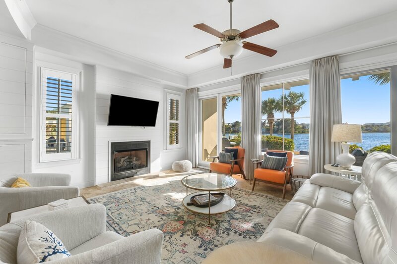 23-web-or-mls-118 Carillon Market St 102-30