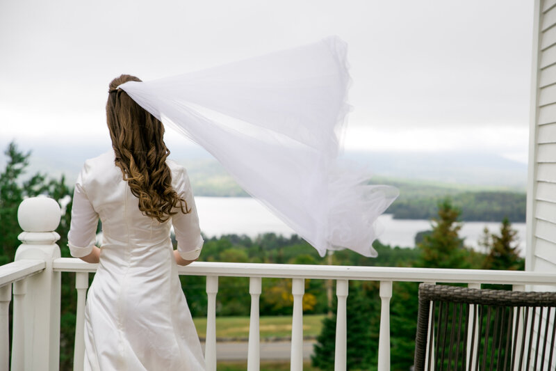 Bride with veil blowing in the wind | Wedding Photography