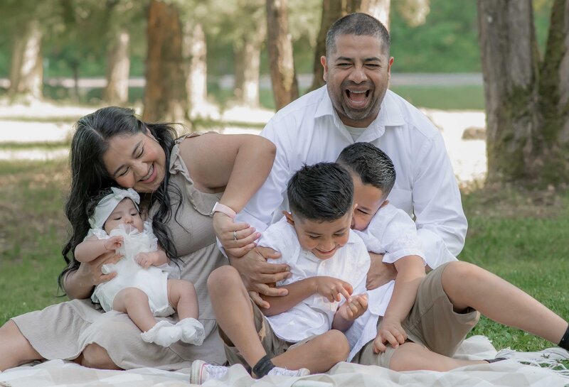 Gorgeous family photography session at Lacamas Creek Park in Washington