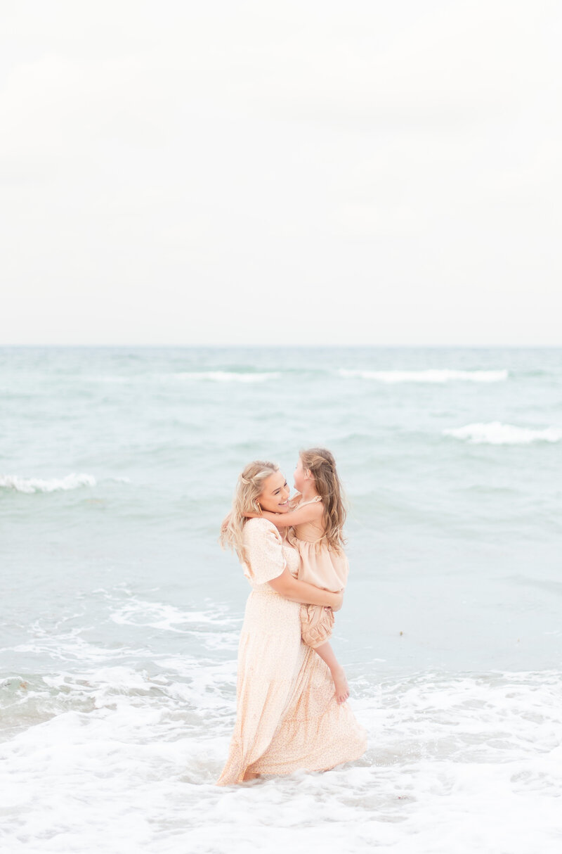 mother and daughter mothers day mini session in miami