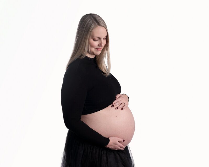 gravid kvinne - profesjonell gravidfotografering i studio på oppegård. 