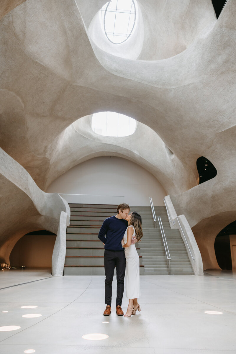 couples photos in architectural building