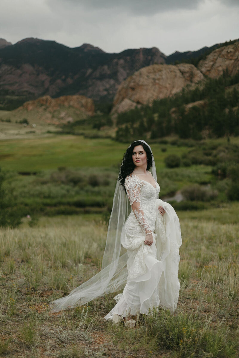 Elevate your bridal portraits with Anna Kathryn's expertise and creativity. Anna Kathryn will ensure you look and feel stunning on your special day.