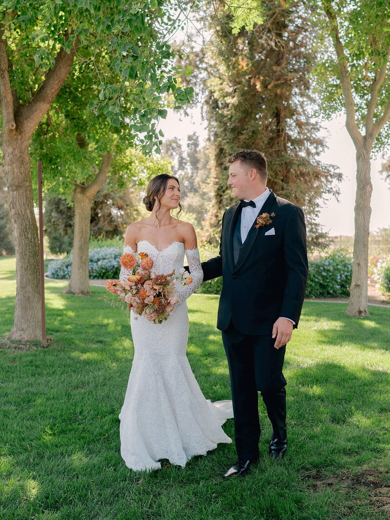 Autumn-Maximalist-Wedding-with-rich-tones-blue-velvet-draping-Ashley-Ludaescher-Photography-Vanessa-Noel-Events-0021