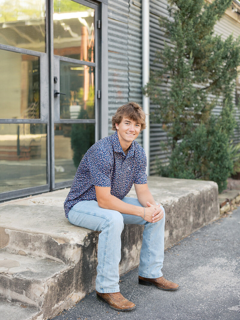 senior-session-in-downtown-dripping-springs