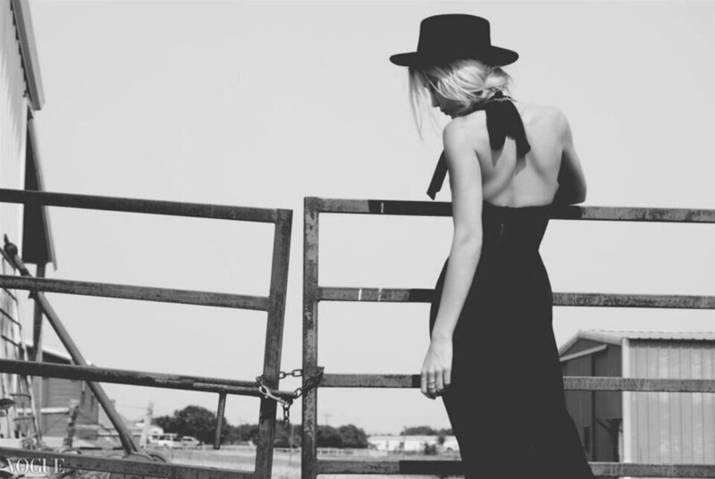 Edie_O'Brien _Styles_VOGUE_ranch fence