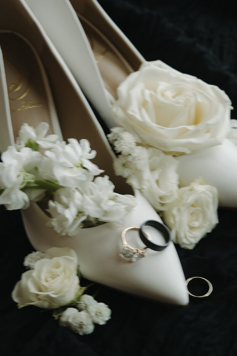 Indiana_Michigan_Wedding Planner_Zionsville_The Sixpence_Estate_Barn_Bridal Fashion_Editorial Photo