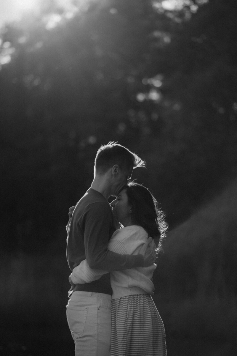 Couple on a beach on a photography session with photographer Hannika Gabrielsson