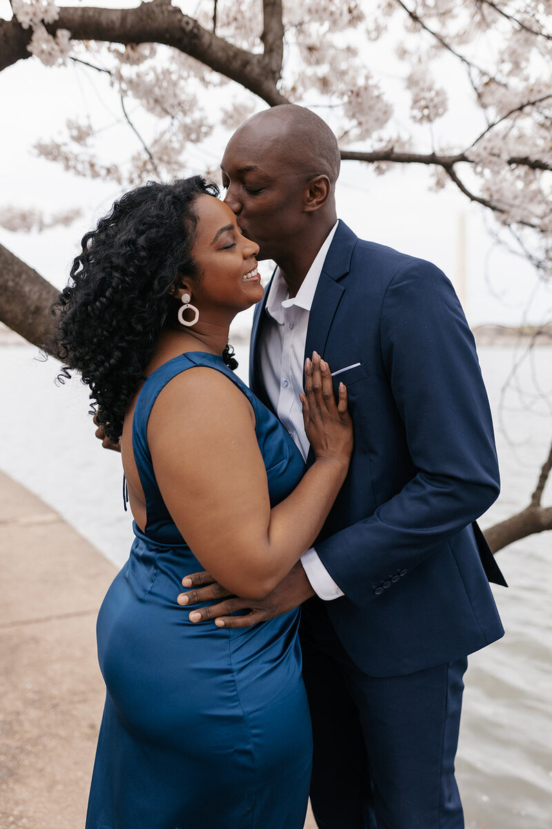 indie west photo portfolio image of engagement shoot couple embracing in washington dc