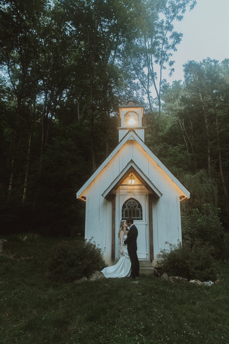 vintage_waterfall_wedding_pa-1007
