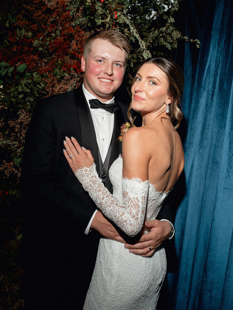 Autumn-Maximalist-Wedding-with-rich-tones-blue-velvet-draping-Ashley-Ludaescher-Photography-Vanessa-Noel-Events-0110
