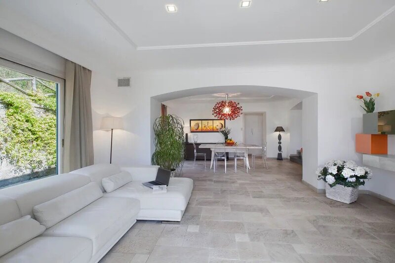 white sitting room