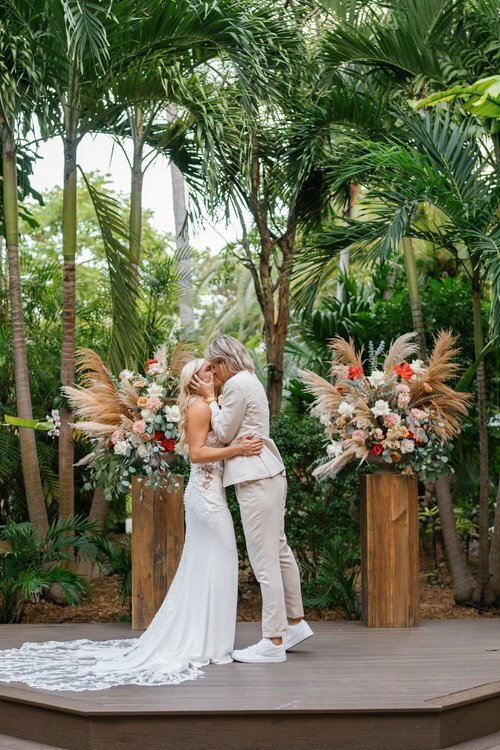 13+JORDAN+AND+DANIELE+-+HEMINGWAY+HOME+EVENTS+-+KEY+WEST+WEDDING+-+ISLAMORADA+WEDDINGS+-+FLORIDA+KEYS+WEDDING+PLANNER+-+WEDDING+INSPO+-+WEDDING+DECOR+-+KEY+WEST+WEDDING+PLANNER+-+DUARTE+FLORAL+DESIGN