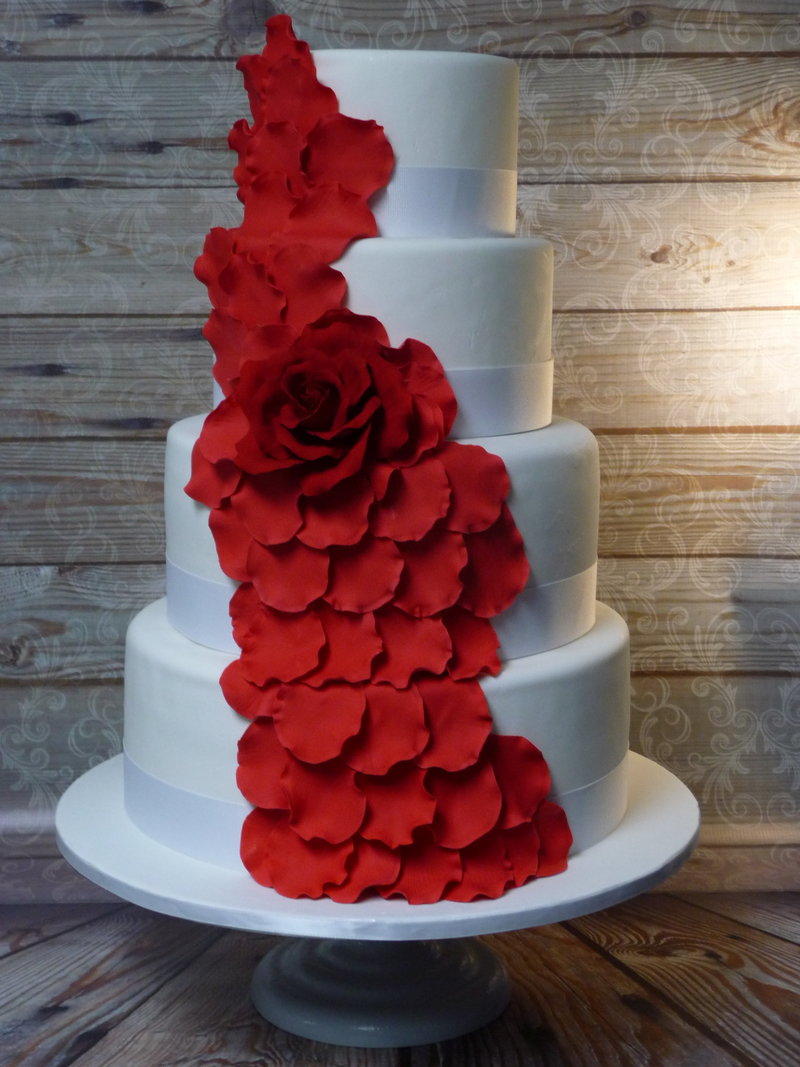 red rosepetal wedding cake