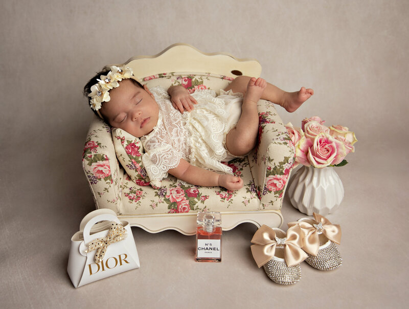 EvaMaganaPhotographynewbornsessiongirlfirstbirthdayphotographysessionstudio (12 of 8)