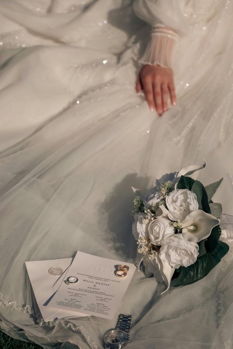 lace wedding dress of seattle bride