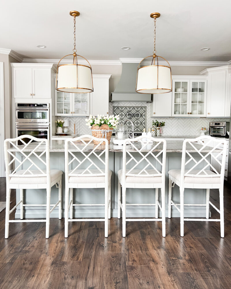 simple and elegant kitchen island decor