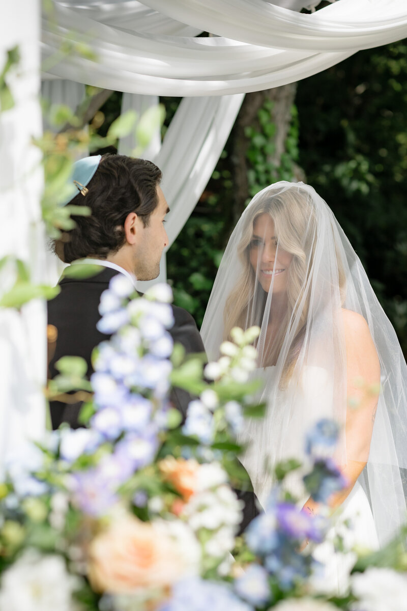 MeghanHemstra-Colourful-Vancouver-Garden-Wedding-33