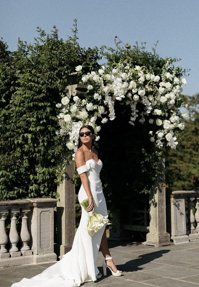 cool-bride-white-florals