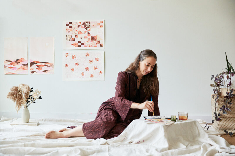 Watercolor artist and online educator Jaime Reynolds promotes her online beginner course Intuitive Watercolors 101  for women looking to learn watercolor and connect to their intuition