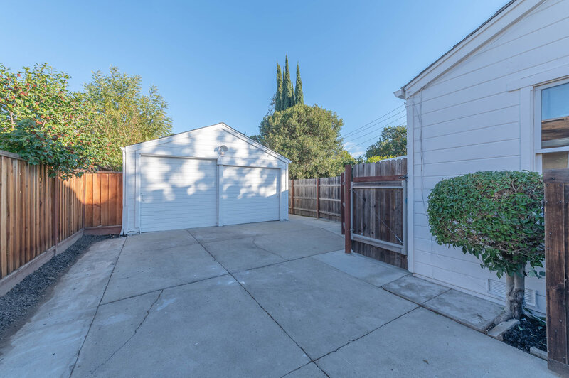 023_DrivewayDetached Garage