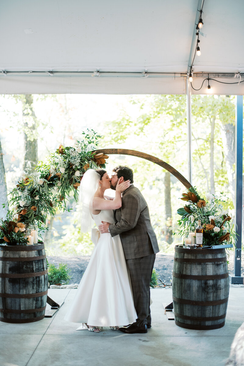 sarah-elizabeth-studio-ohio-wedding-photographer-the-landing-cummins-wedding-friday-ceremony-170