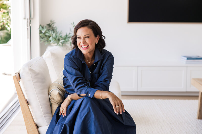 Lisa Jones: Business Keynote Speaker: Entrepreneur, passionate e-commerce coach, speaker, author, podcast host and creator of SHE-com.