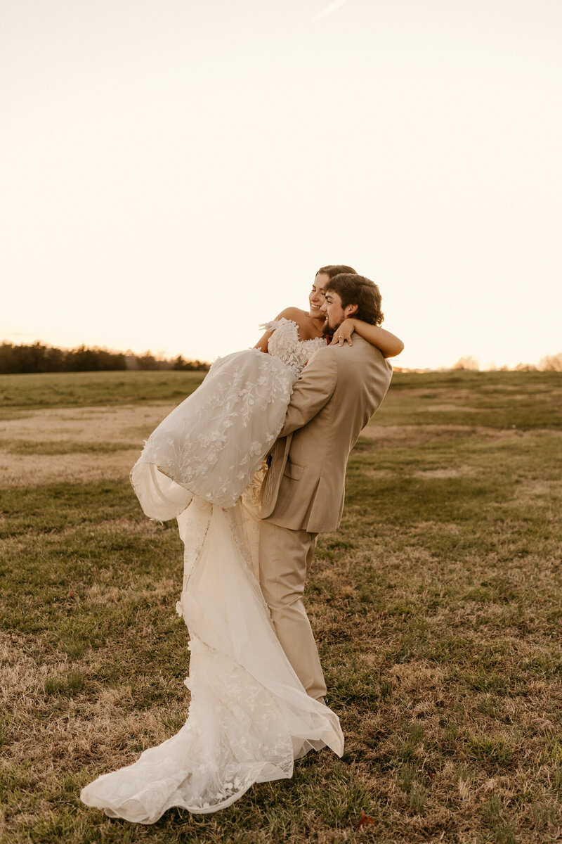 Looking for photographers near you? Through Hailey's Eyes specializes in wedding photoshoots,  elopement shoots, bridal portraits and much more.