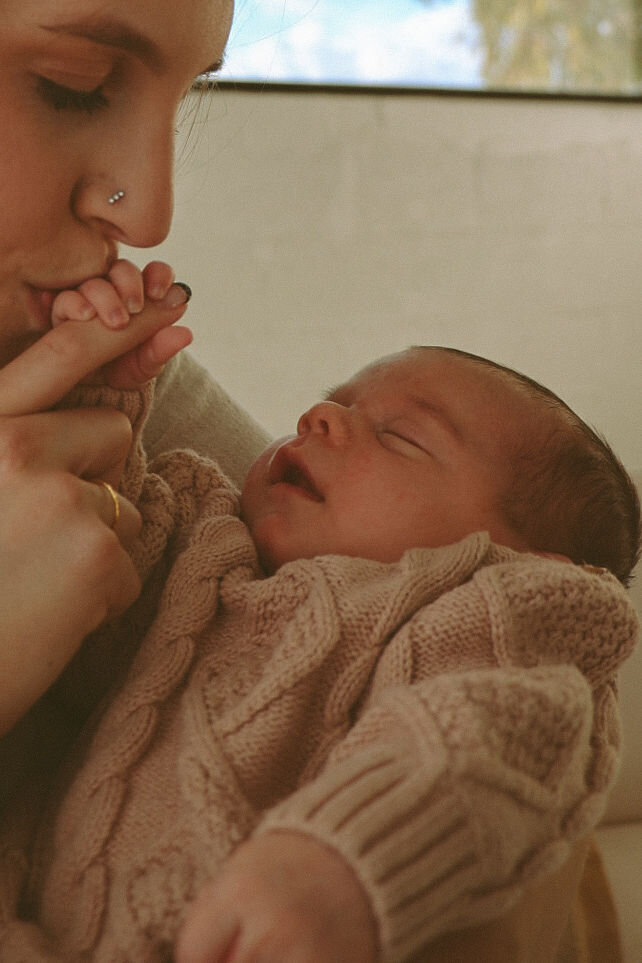 artful-motherhood-photography-newborn-photographer