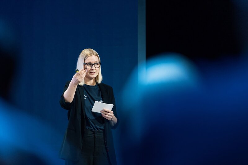  Jenny Moran shares communication expertise during a communications event.
