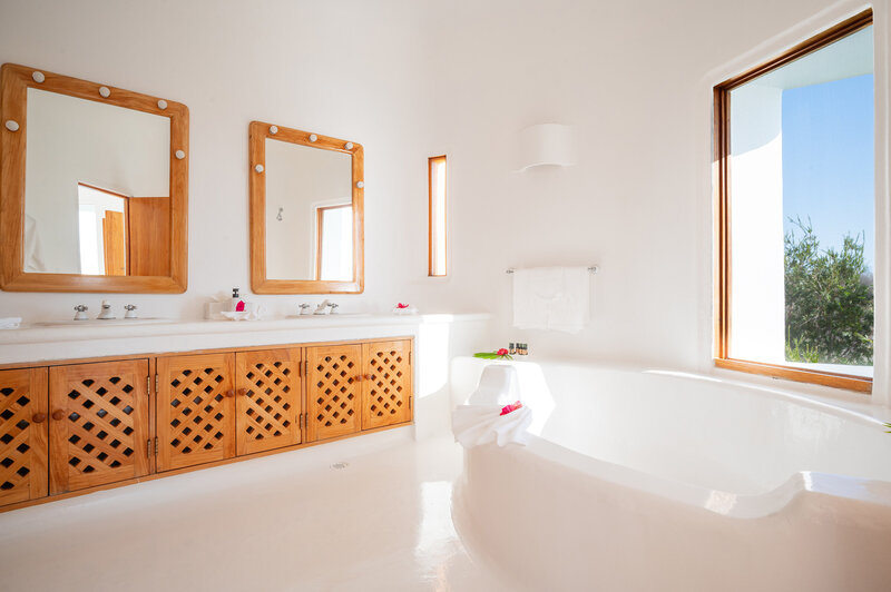 04-1-6-Sol-de-Occidente-Luxury-Villa-Careyes-Mexico-Bathroom-6117