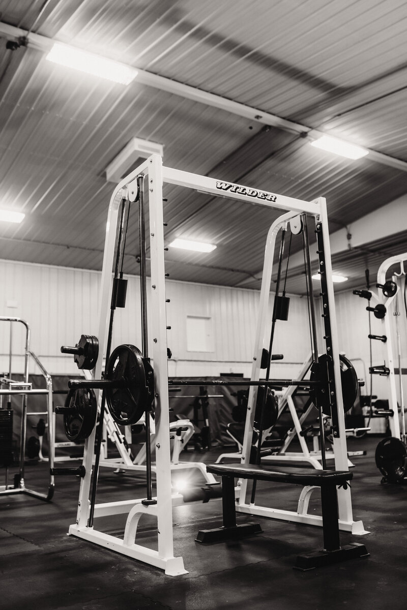 If you're in search of a gym that offers top-notch facilities for bodybuilding, sports weight training, or general weight training, you've found the right place. We also have Crossfit equipment.