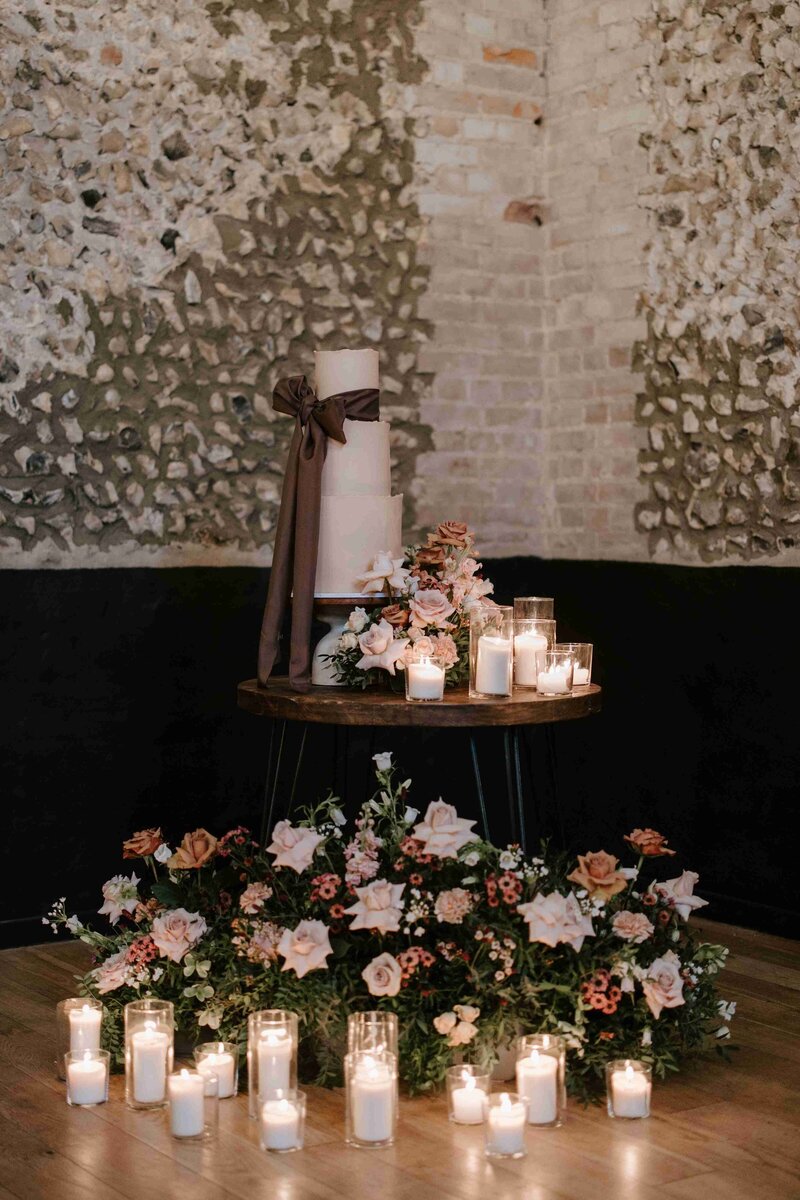 Luxury wedding cake design with modern elegance wedding and celebration cakes cambridgeshire suffolk