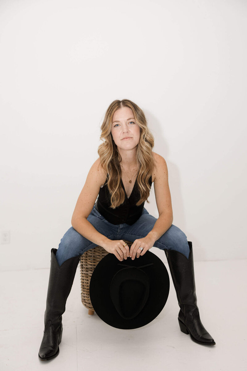 Kasey Fanton photographer sitting
