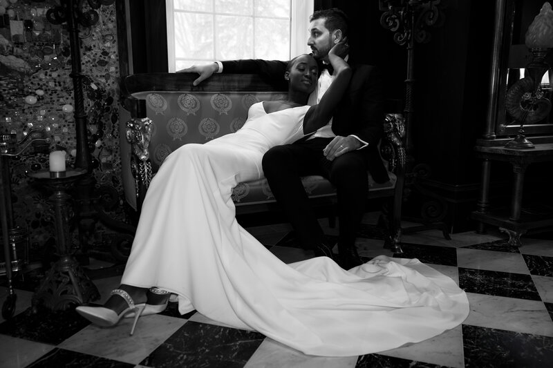 Couple de jeunes mariés au Manoir BlackSwan de Châteauguay Québec