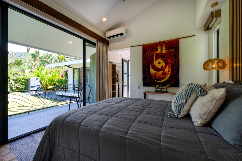 Luxury Queen suites - Queen bed private bathroom - deck -- Synergy (9)