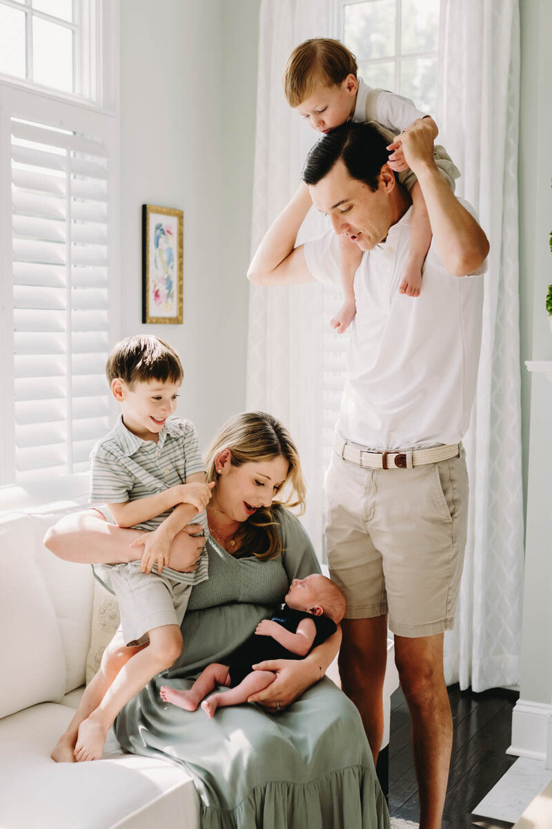 James-Whole-Family-and-Newborn-Living-Room-Alexandria-VA