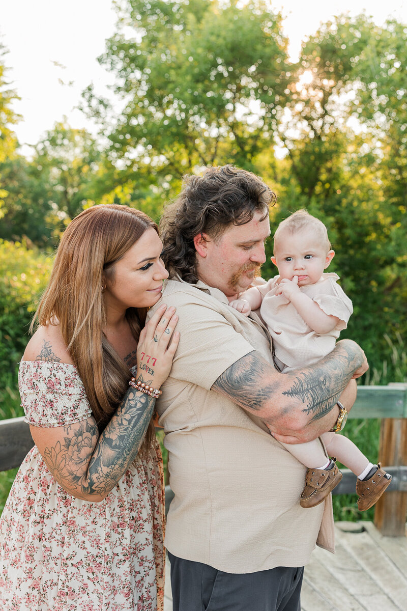 2024-Krystal-moore-photography-moose-jaw-summer-extended-family-with-bridge-13