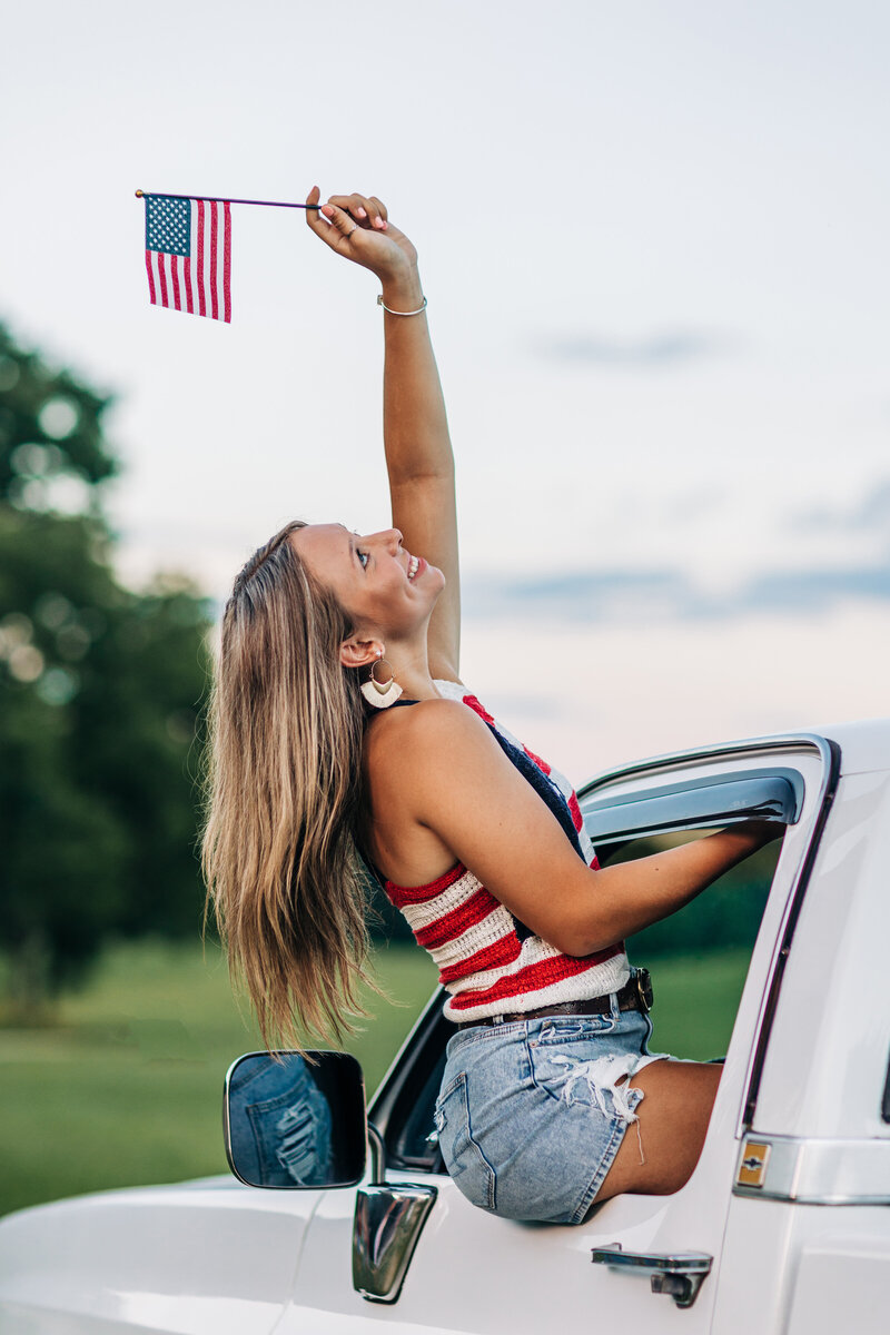 patriotic-summer-senior-portrait