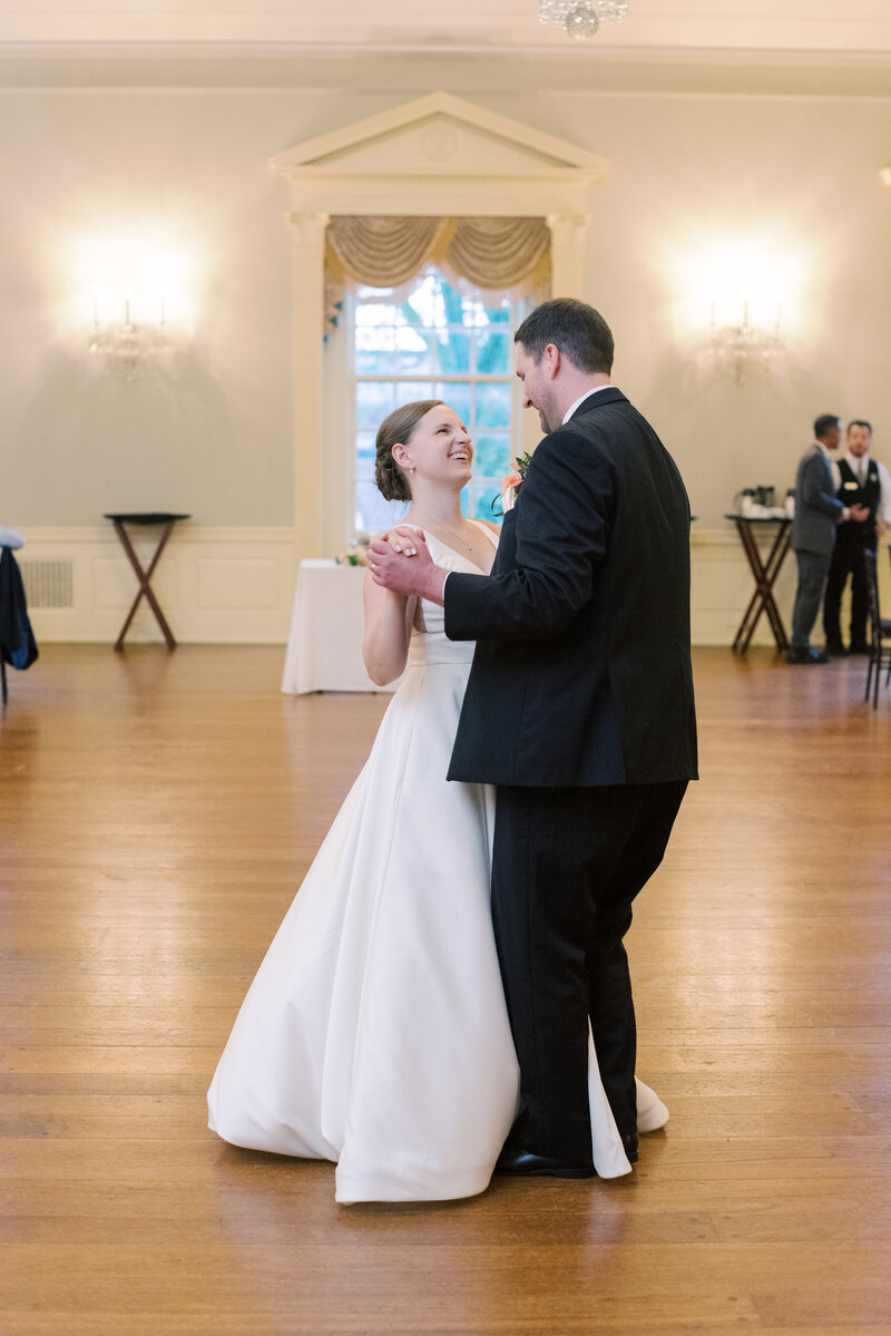 sarah-elizabeth-studio-ohio-wedding-photographer-bezanson-wedding-henry-ford-museum-lovett-hall-73