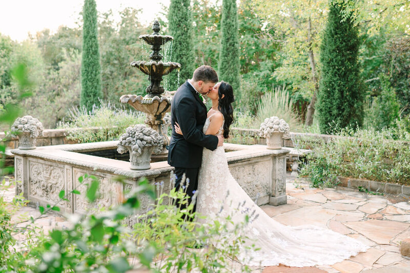 allisonbolinphoto-Fort-Worth-Fall-Garden-Wedding-Simple-Classic-2
