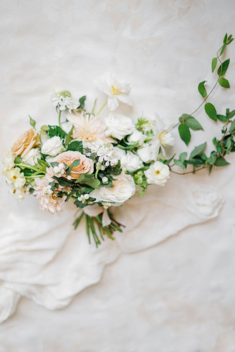 Neutral white and tan bridal bouquet