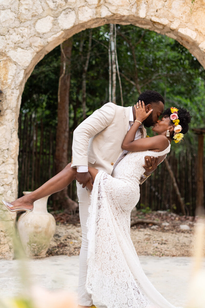 bride and groom elope in jungle in Bali