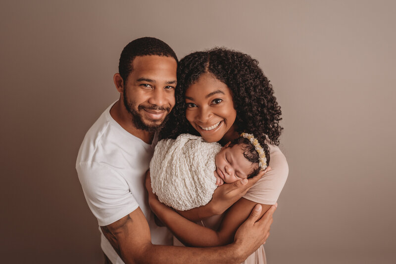 studio family portraits newborn