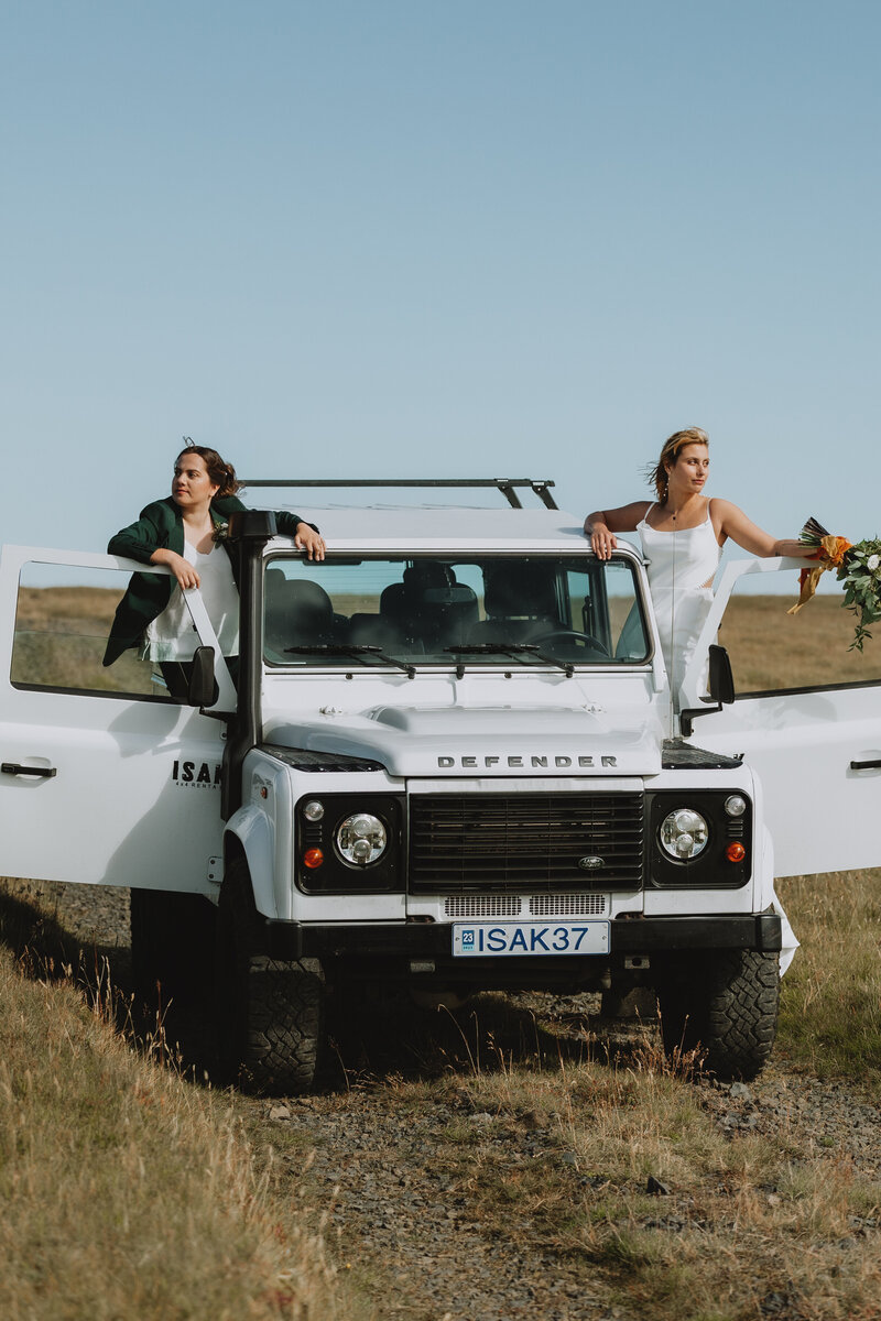 Brides in Jeep