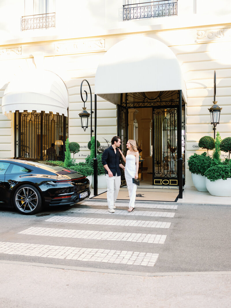 Couple walking at the main entry of the Grand-Hôtel du Cap-Ferrat, A Four Seasons Hotel